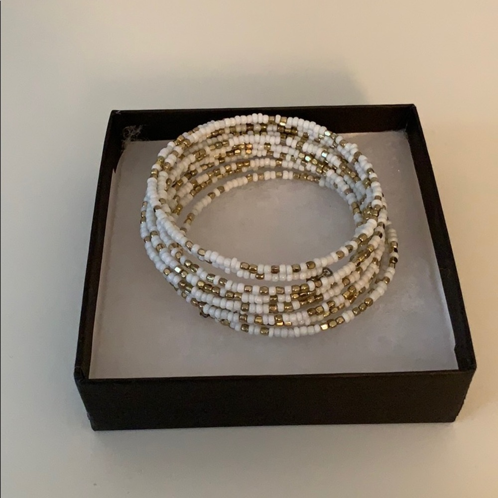 White and gold beaded bracelet